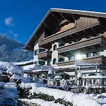 Hotel Derneuwirt Schwendau