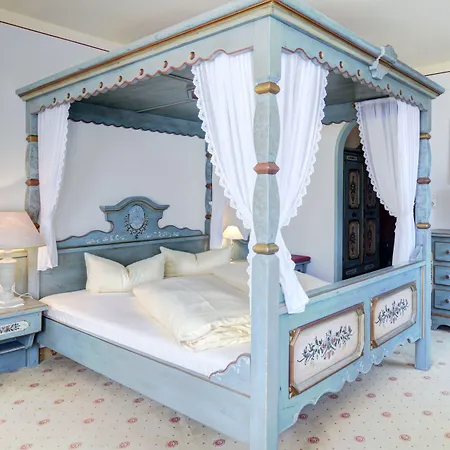 Derneuwirt فندق شفينداو