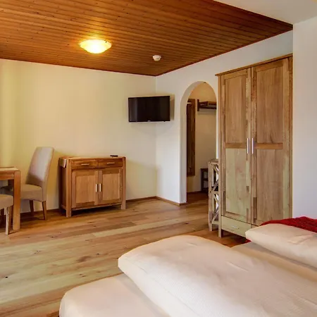 Derneuwirt Hotel 3*