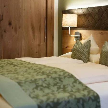 فندق Derneuwirt 3*