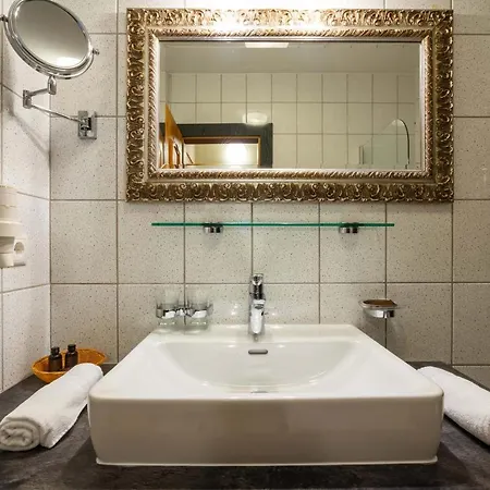Hotel Derneuwirt Hippach