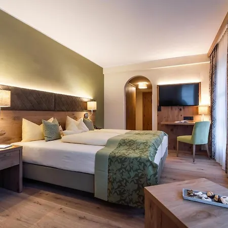 Hotel Derneuwirt Schwendau